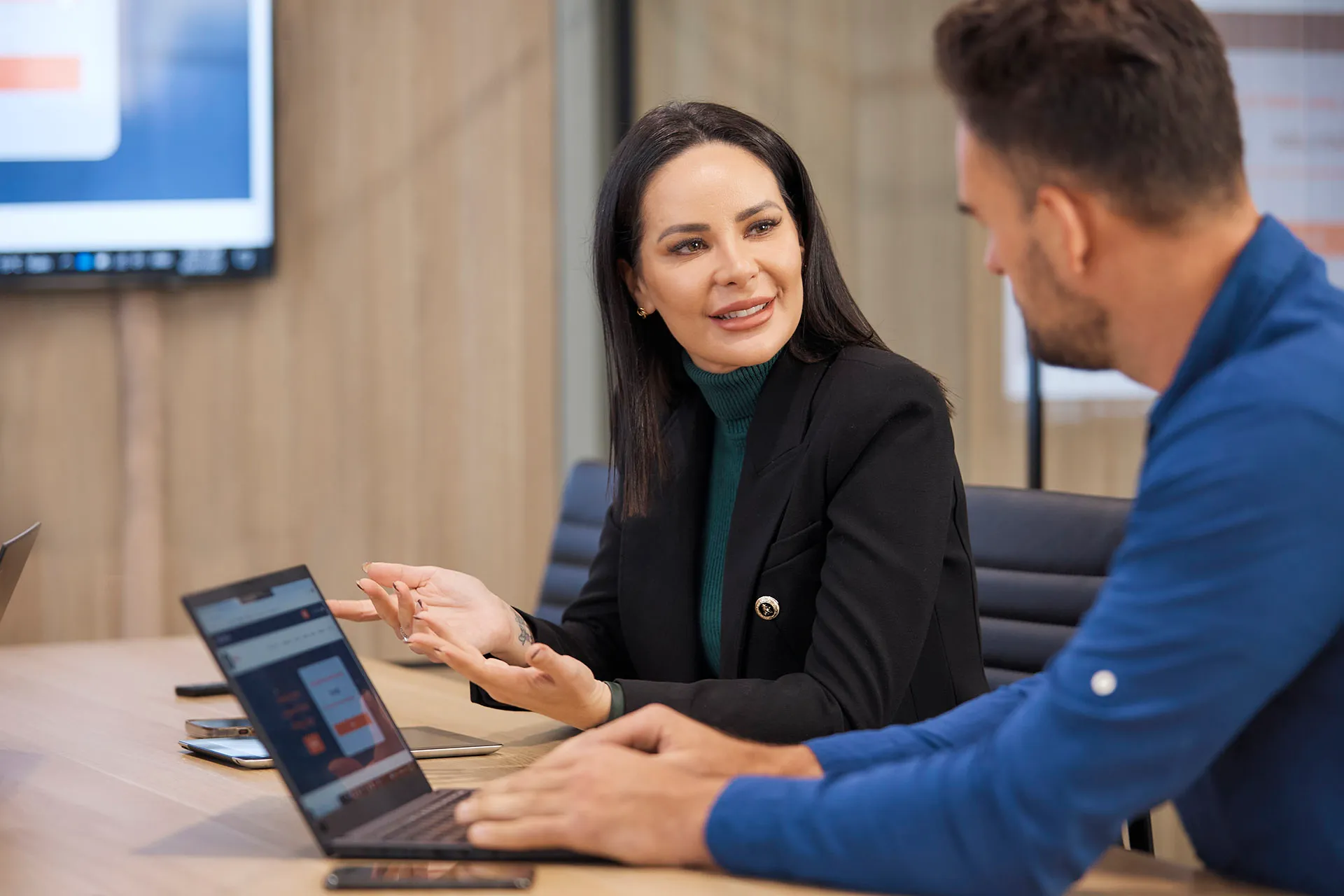 Commercial finance broker working with CFI Finance